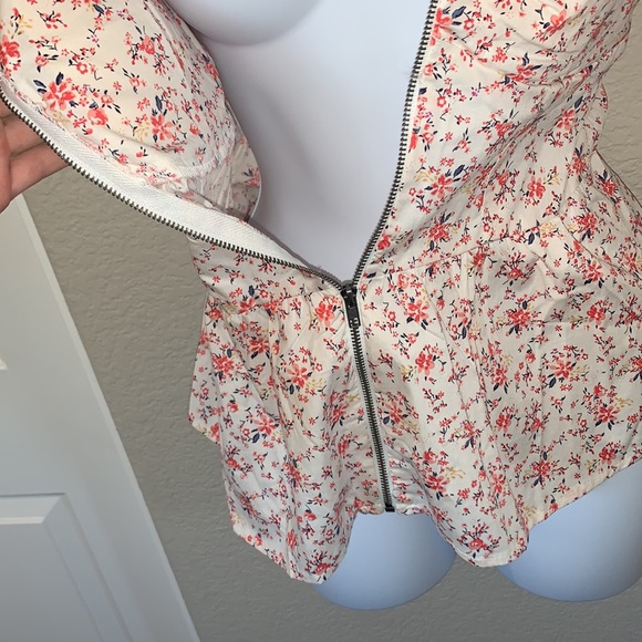 Floral Elegant Zip Up Tank Top - Picture 5 of 5